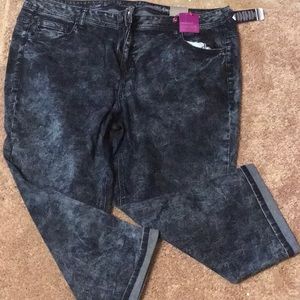 Lane Bryant Crop Genius fit jeans. Size 24. NWT
